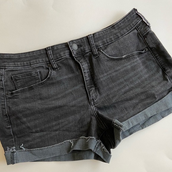 Universal Thread Shorts - Picture 2 of 4